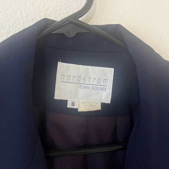 Woman’s Jacket wool - Picture 2 of 6